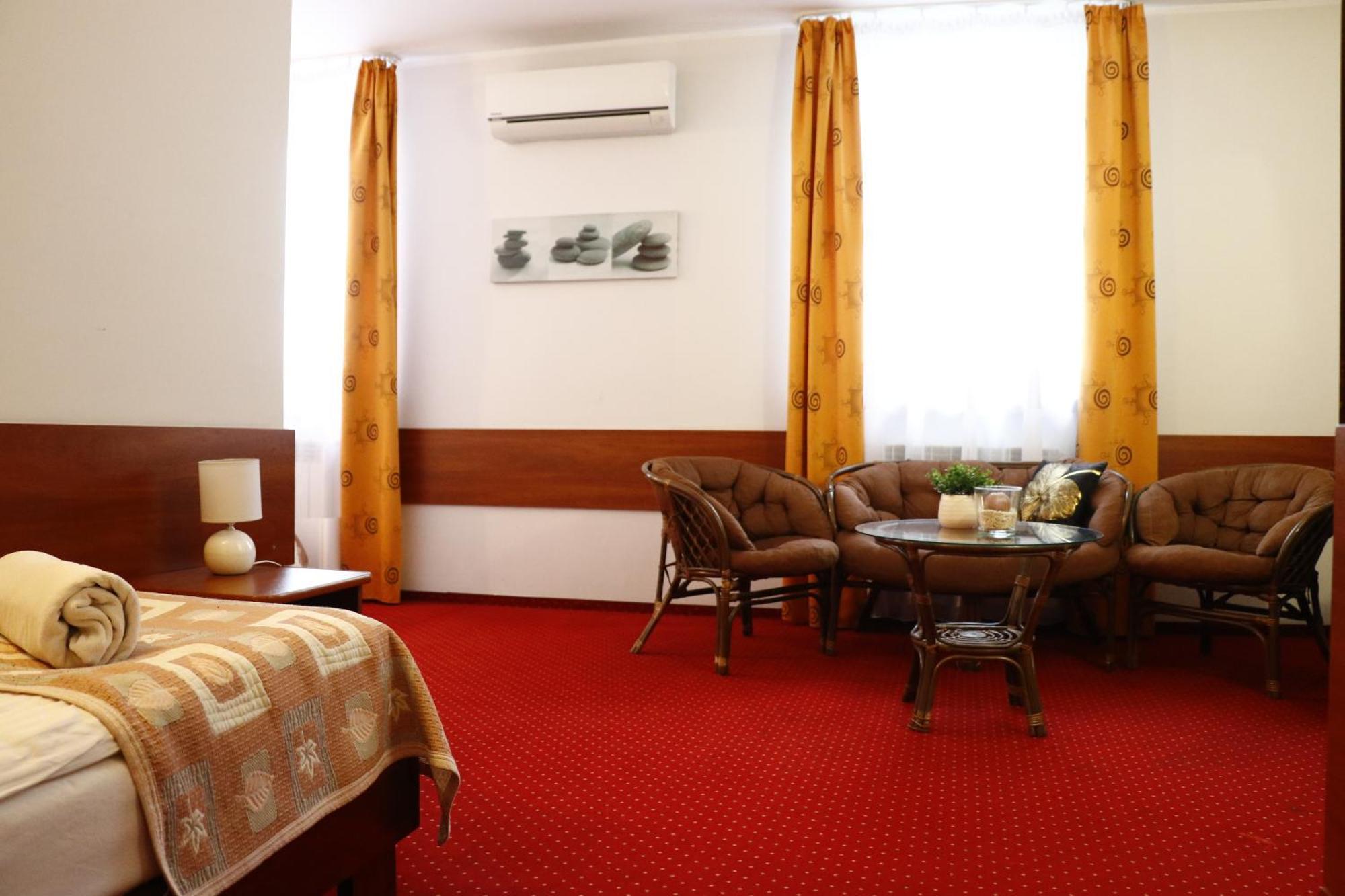 Sala Bankietowa I Pokoje Goscinne Sokolka Bagian luar foto